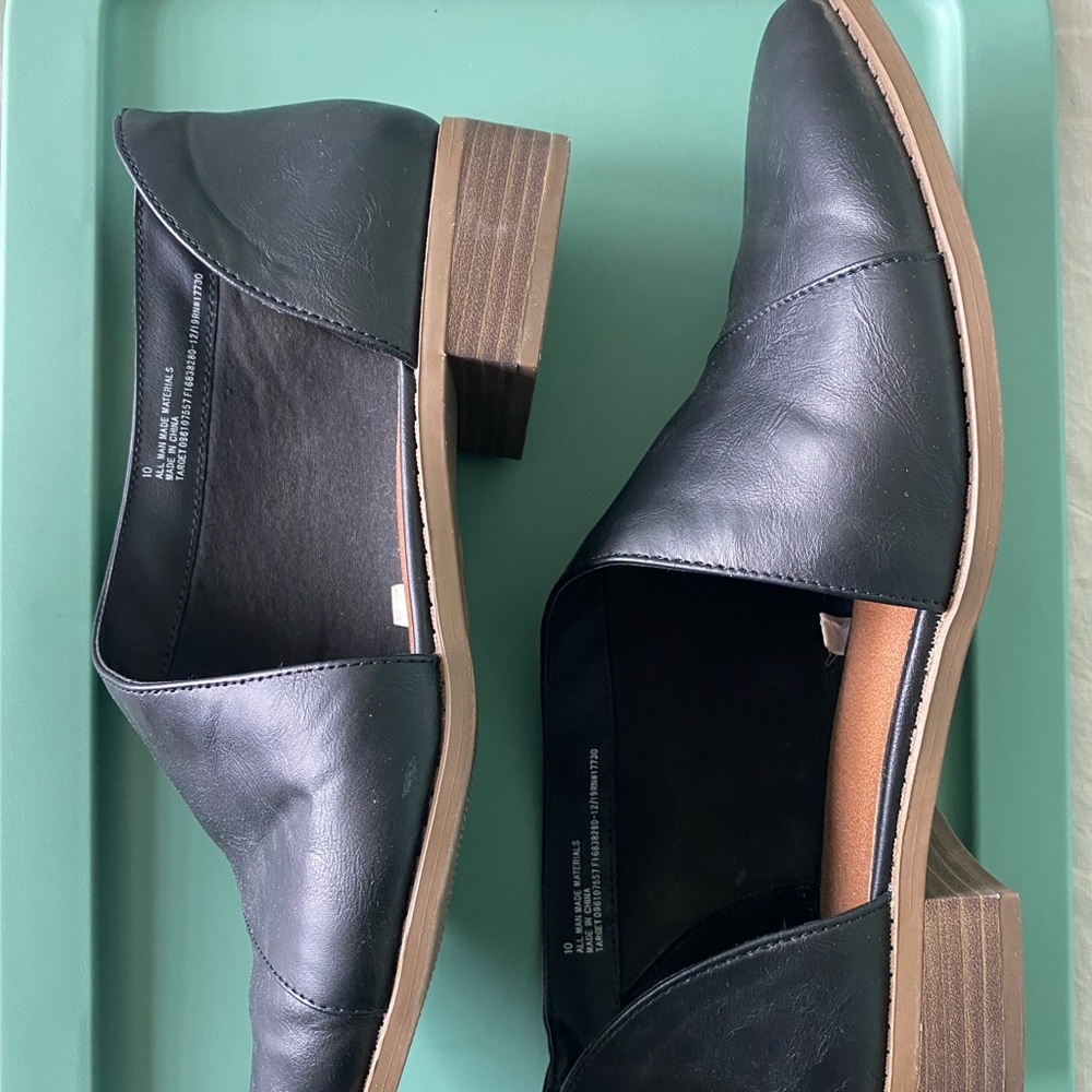 Universal Thread slip on loafers